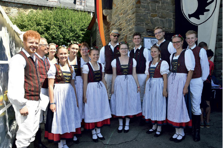 Fr gute Stimmung sorgten die jungen und jung gebliebenen Mitglieder der Danzdeel Salzkotten