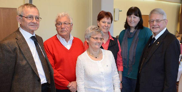 Der neue Vorstand der Landsmannschaft besteht aus (v.l.) Gerhard Hosenberg, Gnter Manthei, Agathe Skirlo, Henrica Pott, Elvira Drewes und Peter Pott. FOTO: Woi